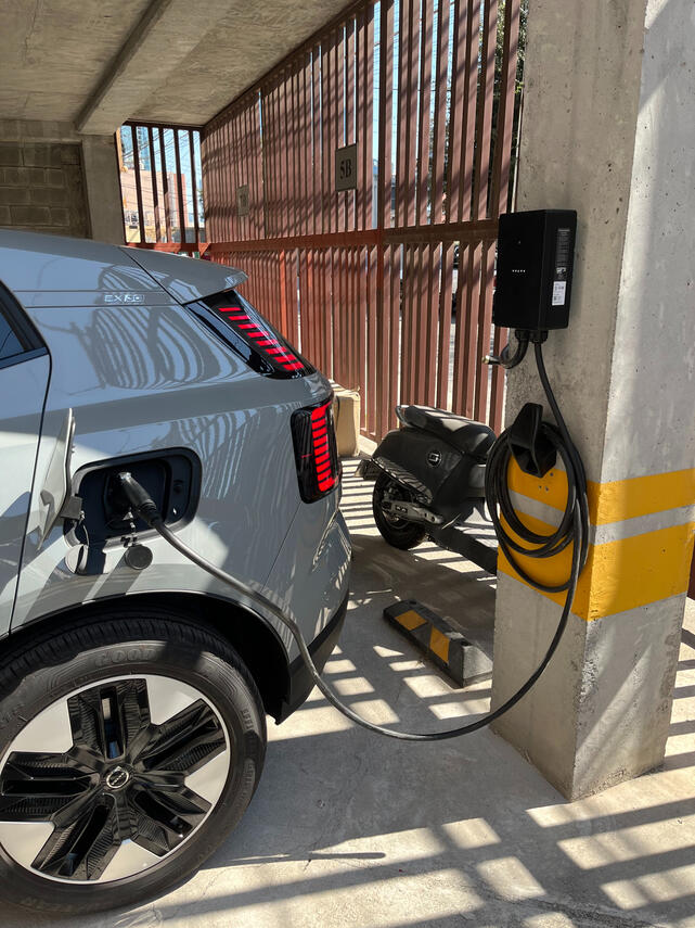 Instalación de cargador Volvo EX30 en San Pedro